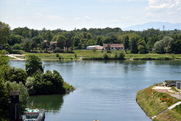 Fototapeta na wymiar Blick auf den Rhein in Breisach