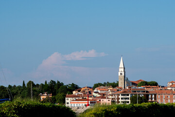 Blick auf einen Stadtteil von Izola