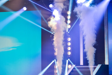 Stage lighting and smoke.  舞台照明とスモーク。