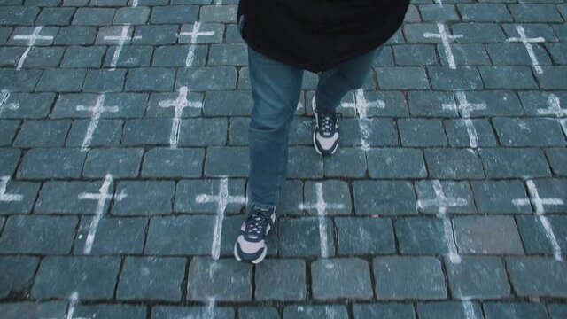 Symbolism in the visual expression of the victims of the disease. A man takes steps at the COVID-19 memorial in Prague. 