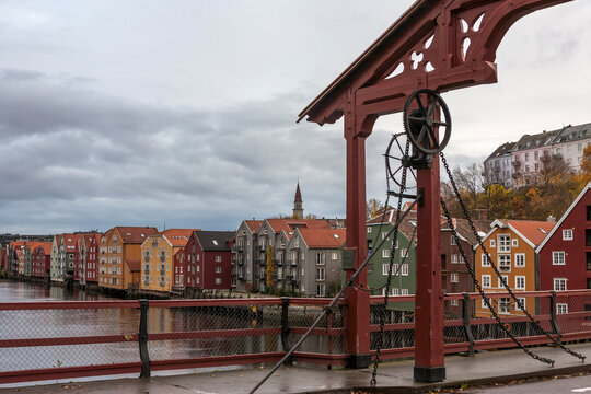 Old Town Bridge (Gamle Bybro) over the Nidelva River, and Bakklandet beyond, Trondheim, Tr&oslash;ndelag, Norway