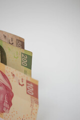 billetes de mexico en fondo blanco