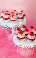 Cupcakes decorated with red roses an dhearts for Valentine or weddings