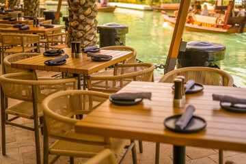 リバーサイドのレストラン（UAE・アラブ首長国連邦）