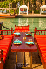 リバーサイドのレストラン（UAE・アラブ首長国連邦）