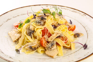 Pasta with chicken and mushrooms