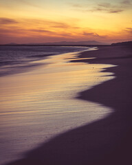 Fototapeta premium 夕暮れ 海 砂浜 バカンス