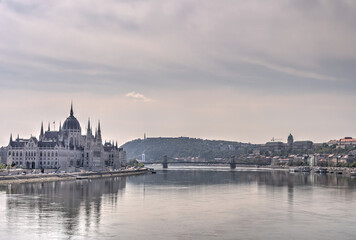Obraz na płótnie Canvas Budapest and the Danube, HDR Image