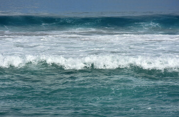 Fototapeta premium wave breaking on the beach