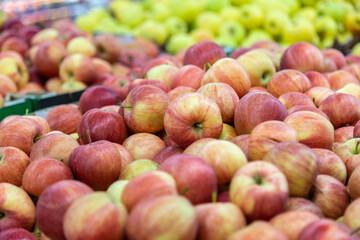 apples on market