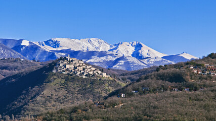 Fototapeta na wymiar mount Terminillo and the hamlet of Labro
