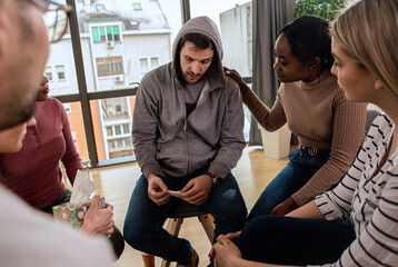 Diverse group of people sitting in circle in group therapy session. - obrazy, fototapety, plakaty