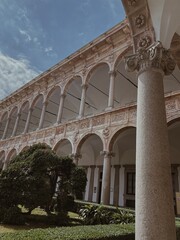 Obraz premium cloister of the cathedral of st james