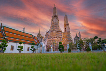 Naklejka premium Wat Arun Ratchawaram Ratchaworamawihan , Bankok ,Thailand