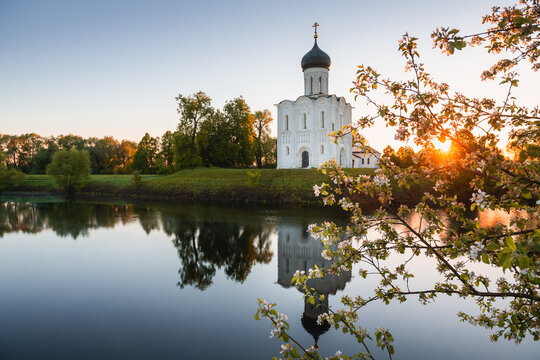 รูปภาพBogolyubovo เลือกดูภาพถ่ายสต็อก เวกเตอร์ และวิดีโอ1,921 Adobe