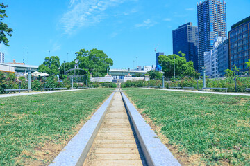 Fototapeta premium 晴天の公園 中之島