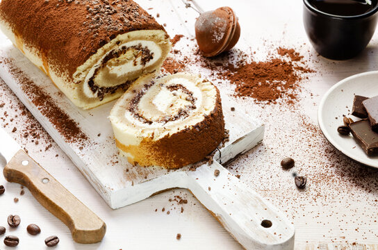 Vanilla Tiramisu Roll (No Bake)