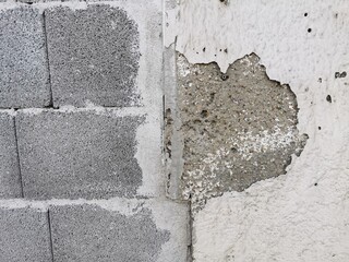 Abgepelte Wand