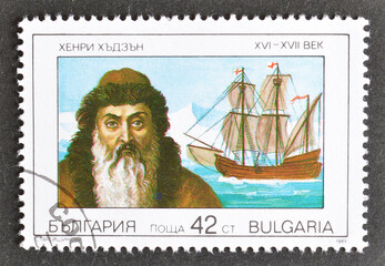 Cancelled postage stamp printed by Bulgaria, that Henry Hudson and Halve Maen (Half Moon) sailing...