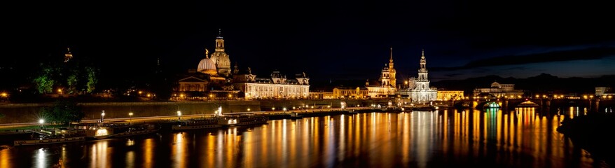Obraz na płótnie Canvas Semper Oper Dresden Panorama