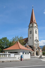 Obraz premium Iglesia de Cristo en las afueras de la ciudad de Innsbruck, Austria