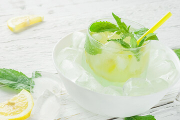 mojito cocktail with mint