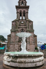 Fototapeta premium Exteriors, details of the Cathedral of Angangueo, Michoacan, Mexico, as well as some houses and old buildings of the town.