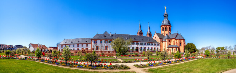 Fototapeta na wymiar Kloster, Seligenstadt, Hessen, Deutschland