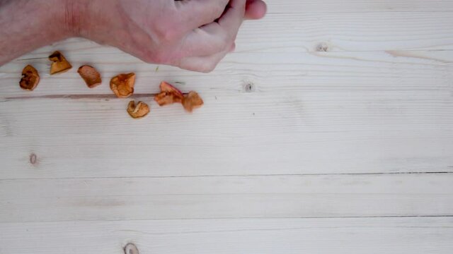we add an apple from dried fruits