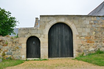 Fototapeta na wymiar Beautiful massive doors in Brittany France