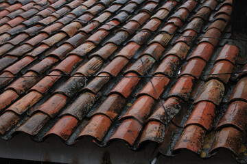 Tejado estilo colonial en Cuzco, Perú