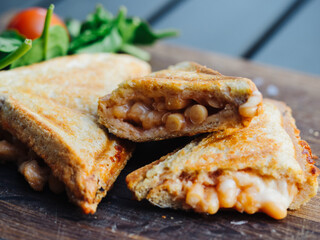 Baked bean toasties 