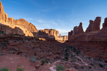 Fototapeta premium Morning sunrise view of the Park Avenue rock formations in Arches National Park
