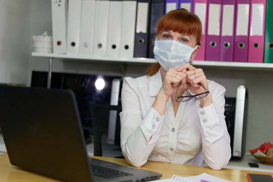 High resolution photo caucasian woman in mask working in office