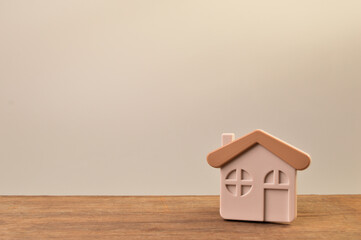 Obraz na płótnie Canvas Toy house model with copy space. Real estate concept.