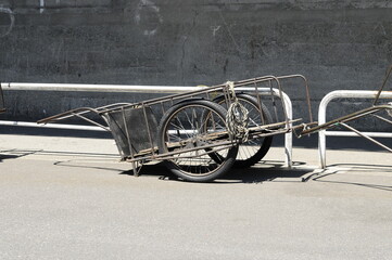 古いリヤカー