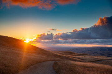 Fototapeta premium Sunset from Mission Peak/California