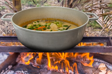 Soupe de poissons sur feu de bois