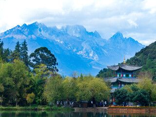 Fototapeta na wymiar amazing view of black dragon pool Lijiang, Yunnan province ,China, black dragon pool is a famous pond in the scenic Jade Spring Park It was built in 1737 during the Qing dynasty 