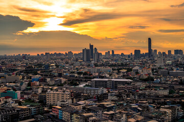 Obraz premium abstract background view of the colorful twilight sky.In the evening, the colorful changes (pink, orange, yellow, purple, sky) merge into the beauty of nature