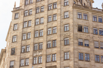 Fototapeta premium Building and windows in the centre of Barcelona