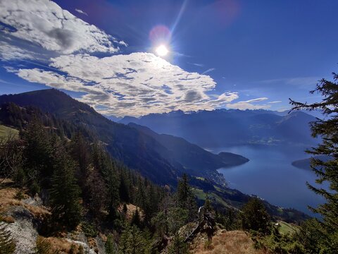 Vista panoramica dal sentiero sul monte Rigi, Svizzera