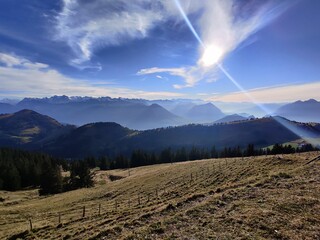 Vista panoramica dal sentiero sul monte Rigi, Svizzera
