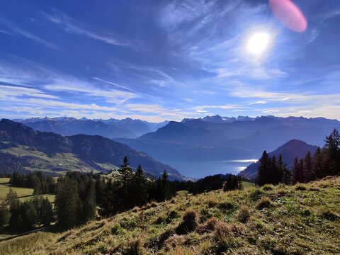 Vista panoramica dal sentiero sul monte Rigi, Svizzera
