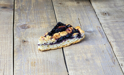 Fototapeta premium dettaglio fetta di crostata con marmellata magiare artigianale, post di food 