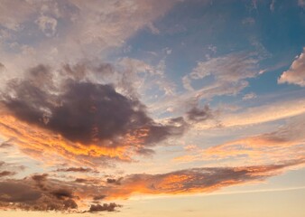 Fototapeta na wymiar The sunset in clouds 