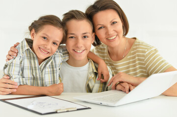Fototapeta premium mother with children using laptop