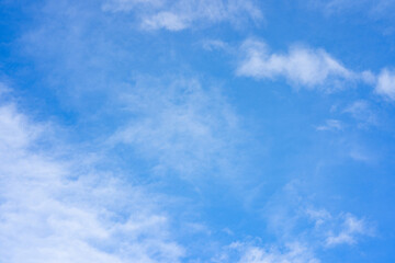 Obraz premium Blue sky with white clouds