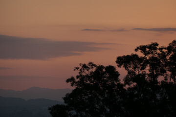 茜色に染まる空