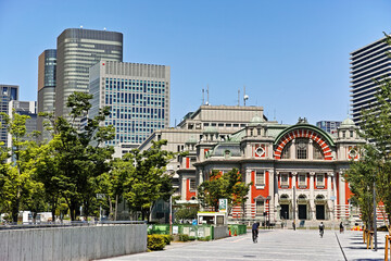 Fototapeta na wymiar 大阪中之島公園 中央公会堂前の歩行者空間化の完成